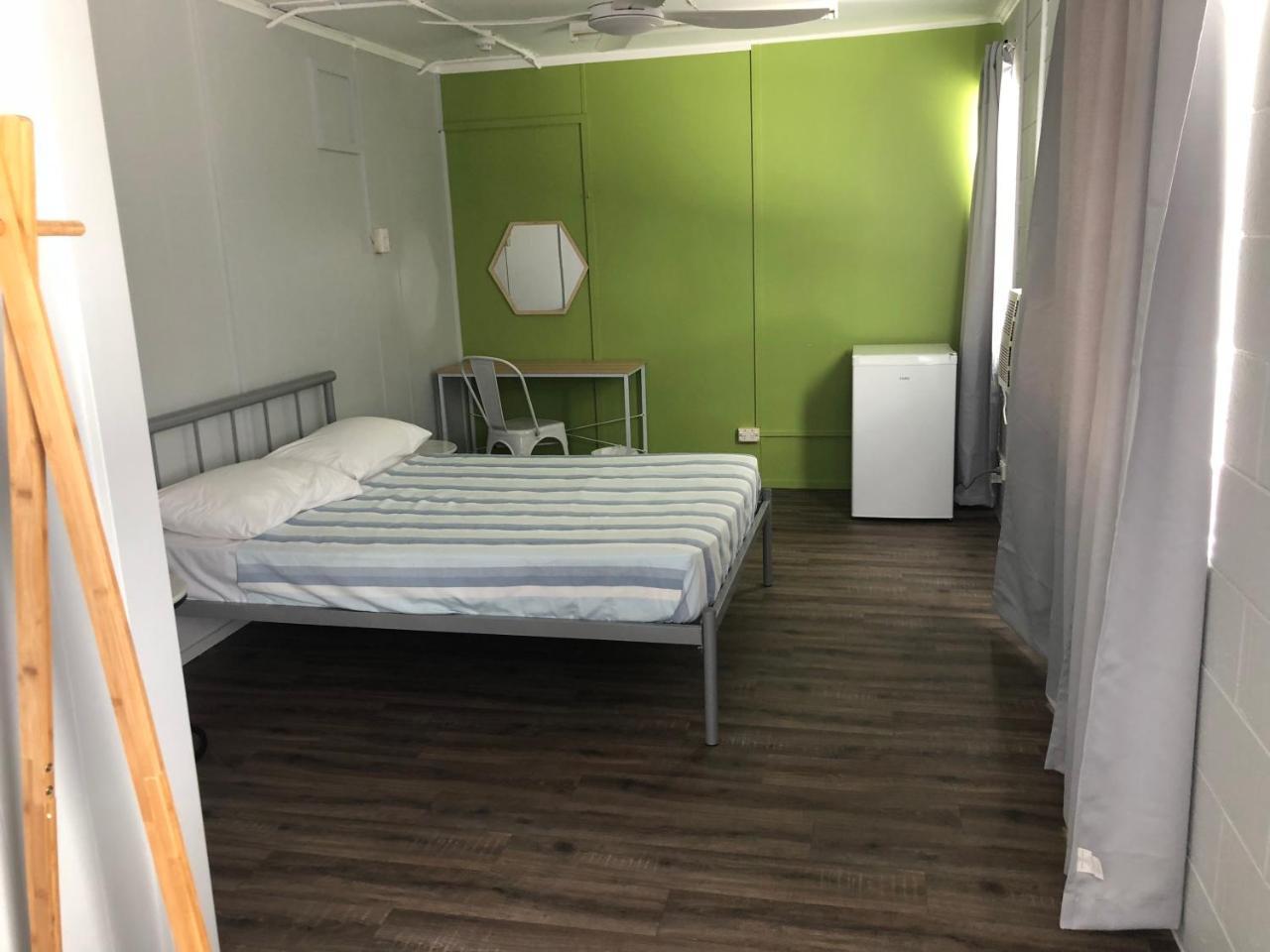 Reef Backpackers Hostel Кернс Екстериор снимка